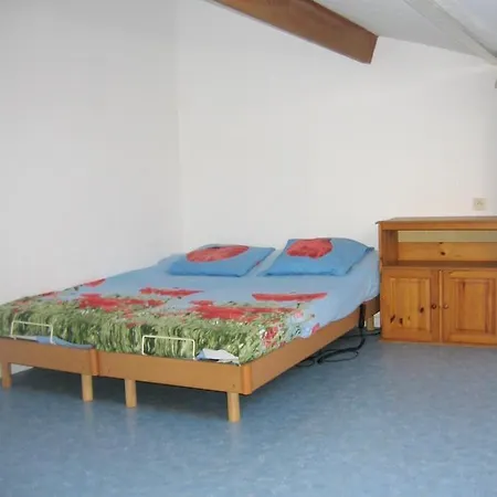 Seaview: 2-bedroom With Balcony And Wi-fi