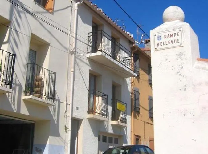 Avec Vue Sur A Port-vendres, 60 M², Balcons.