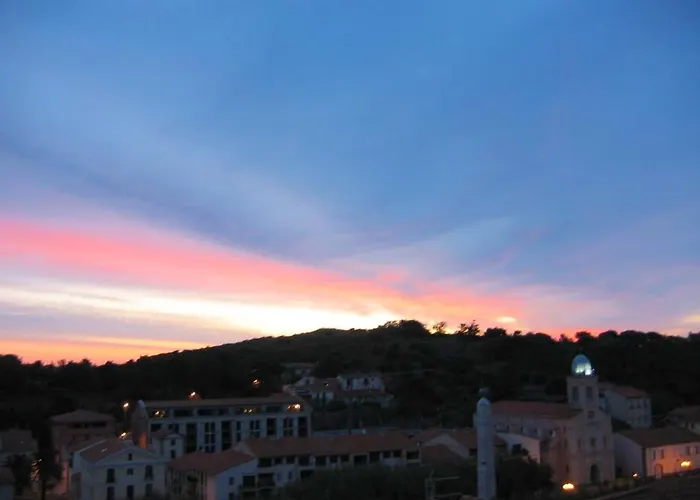 Avec Vue Sur A Port-vendres, 60 M², Balcons. Apartment
