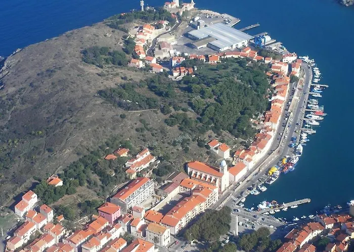 Apartment Avec Vue Sur A Port-vendres, 60 M², Balcons. Port Vendres