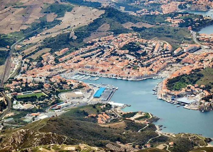 Apartment Avec Vue Sur A Port-vendres, 60 M², Balcons. Port Vendres
